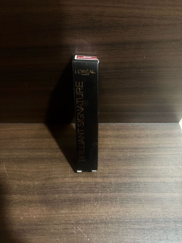 L'Oreal Brilliant Signature Lipstick