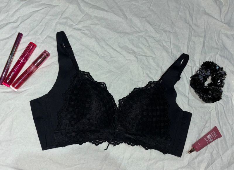 Lace Detailed Black Bra