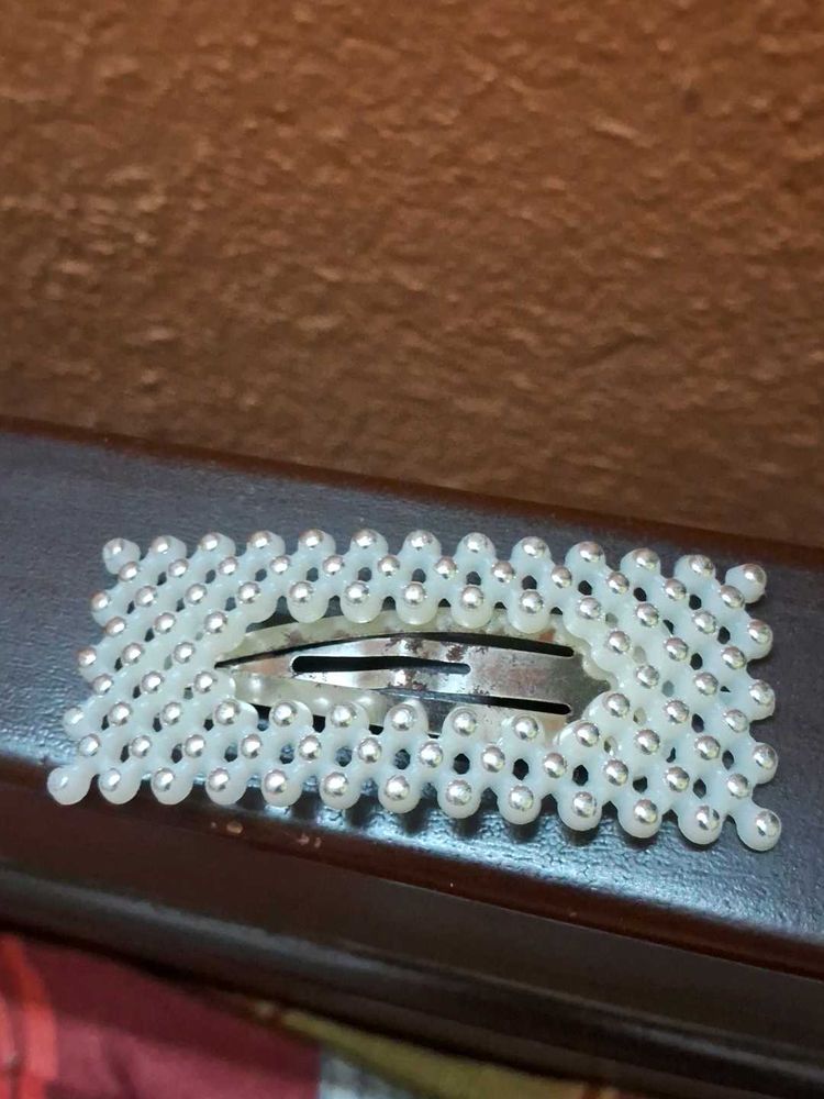 Pearl Embellished Hair Clip