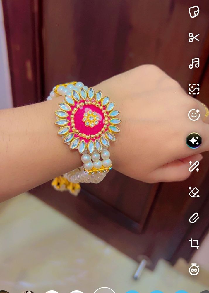Beautiful Floral Pearl Bracelet