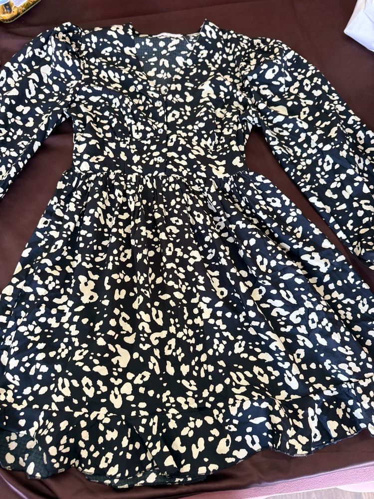 Chic Leopard Print Mini Dress