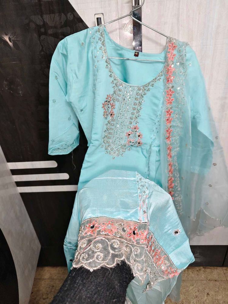 New of my shop 2 colour one kurti price 700