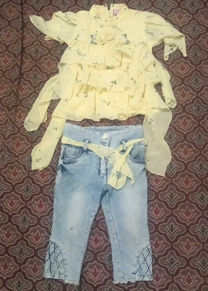 top and jeans capri