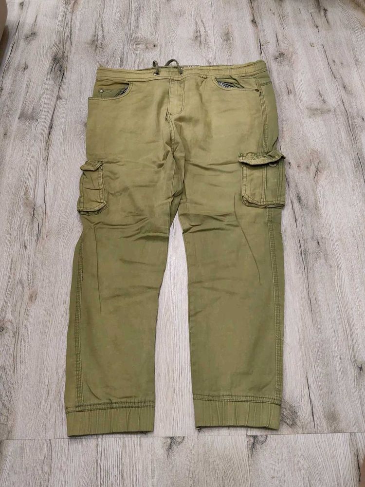 Ma6075 Men's Cargo Jogger waist 32 inches