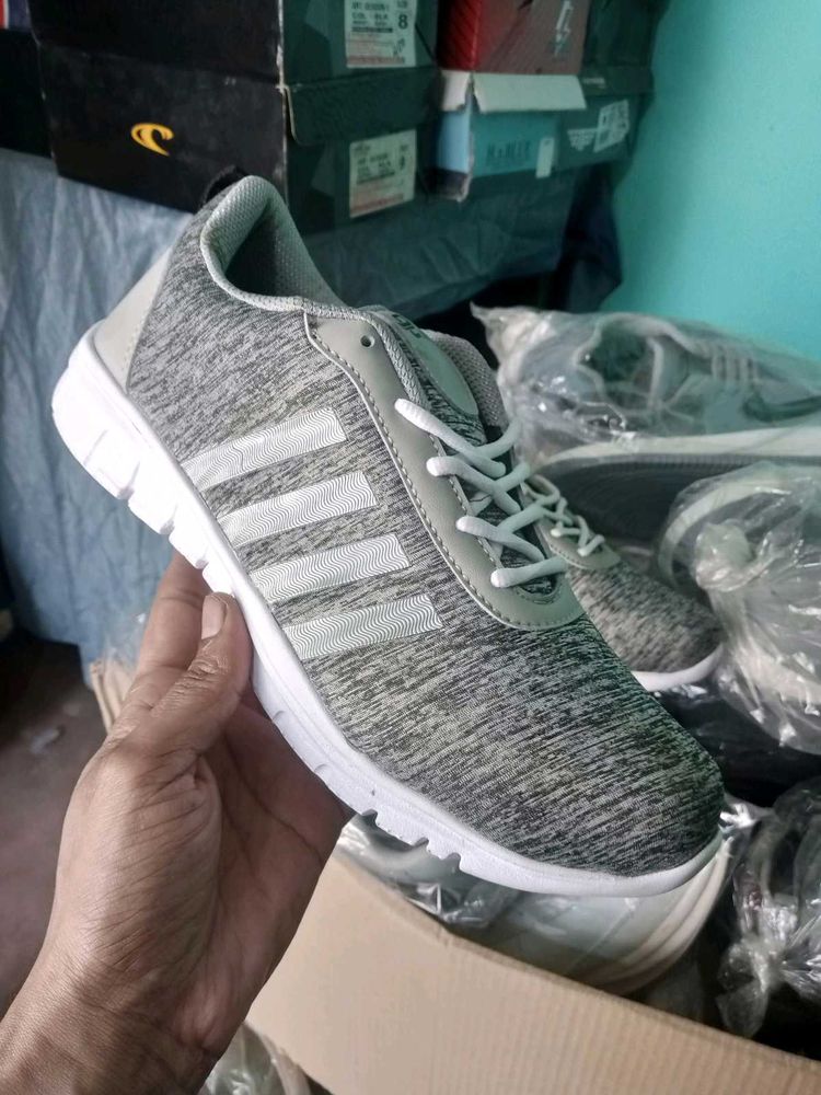 NEW NO USED SPORTS SHOES FOR MEN.