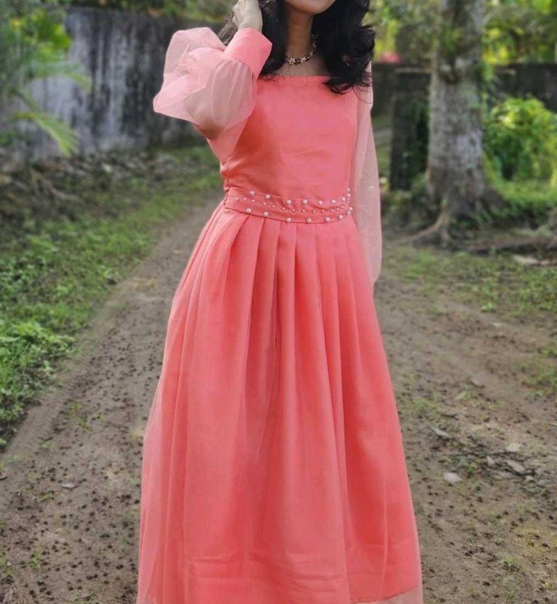 offer till 8pm!!!!!Elegant Pink Party Gown