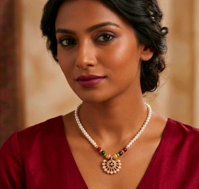 Elegant Pearl Necklace with Pendant