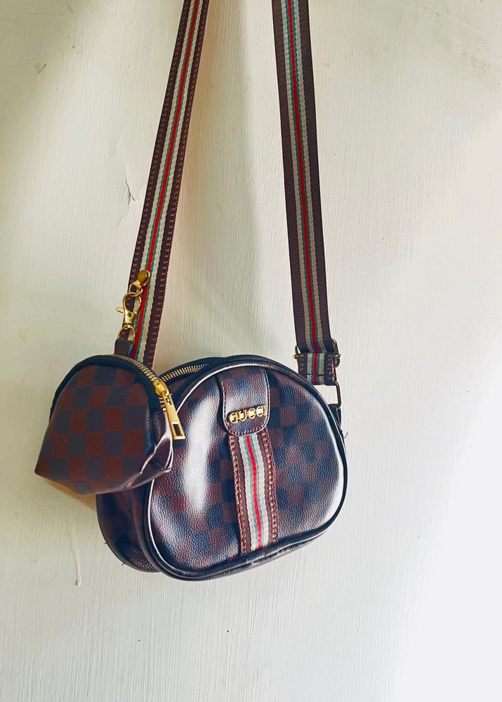 Stylish Gucci sling bag with pouch