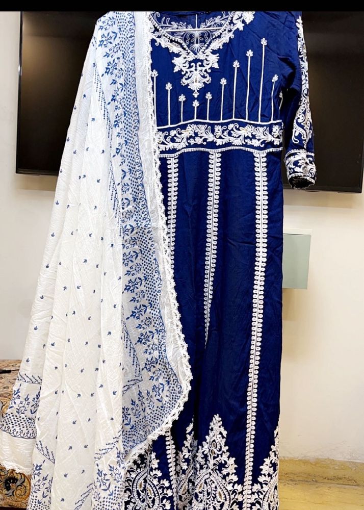 Elegant Navy Blue Embroidered Kurta Set