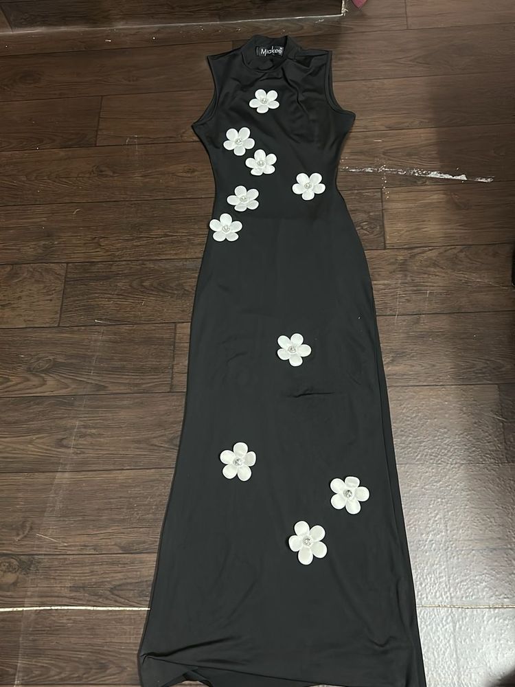 Chic Black Maxi Dress with Flower Appliques