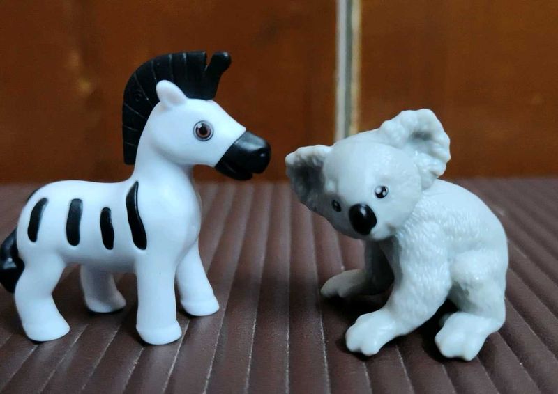 2 kinderjoy animal toys