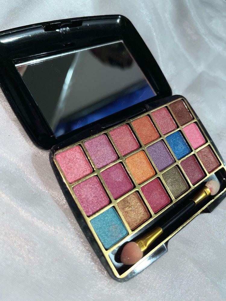 Multi-color Eyeshadow Palette