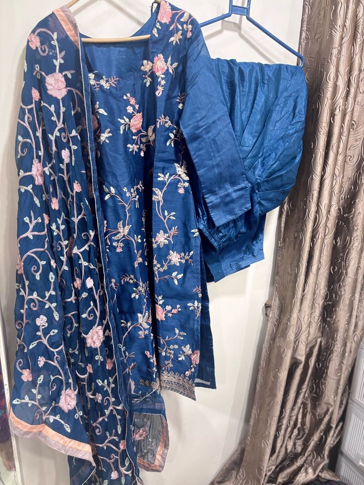 Elegant Blue Embroidered Kurta Set