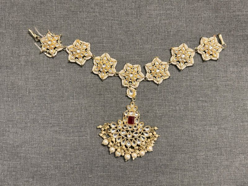 Elegant Kundan Maang Tikka