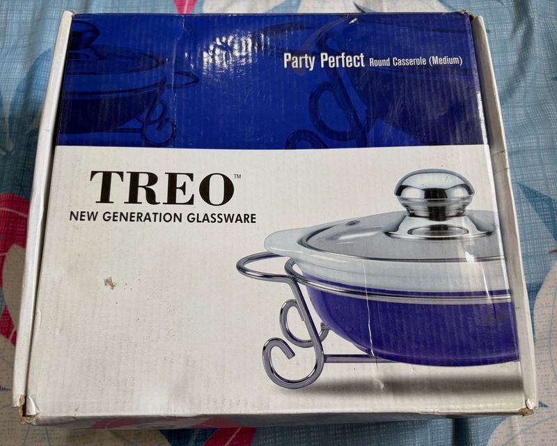 TREO Party Perfect Round Casserole- Brand New