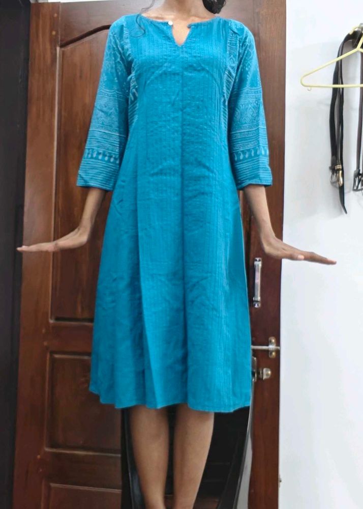 Elegant Blue Kurta with V-Neck
