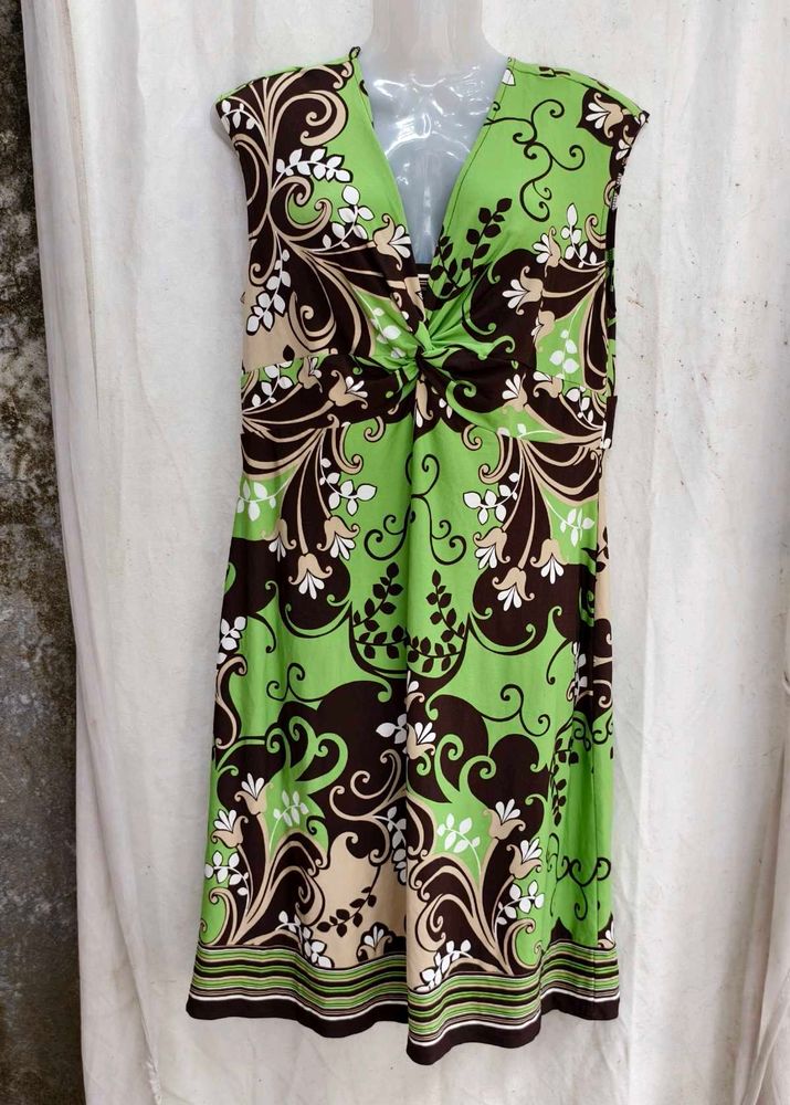 13238. Green Floral Twist Front Dress