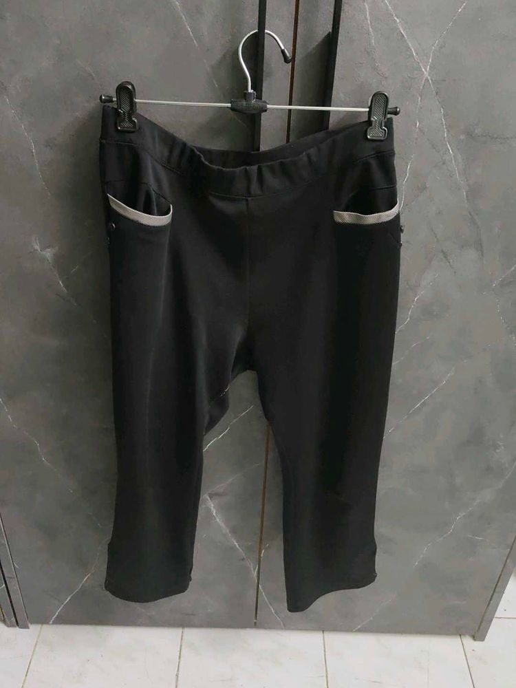 Comfortable Black Capris