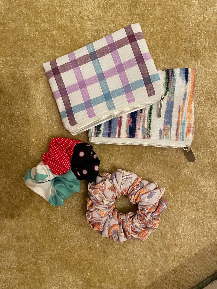 2 Scrunchies