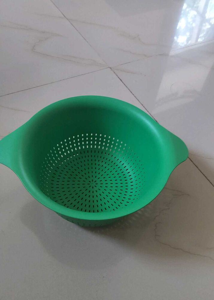 Green Colander Strainer