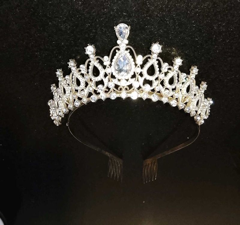 Stunning  Tiara
