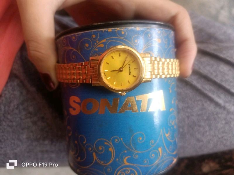 SONATA WATCH ( Only Analog Colour Is Diff