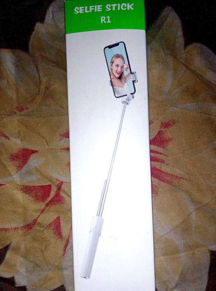 Selfie Stick R1 - New in Box!