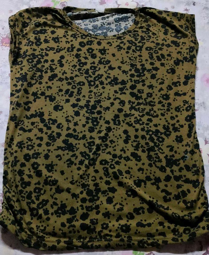Olive green leopard print t-shirt with round neck