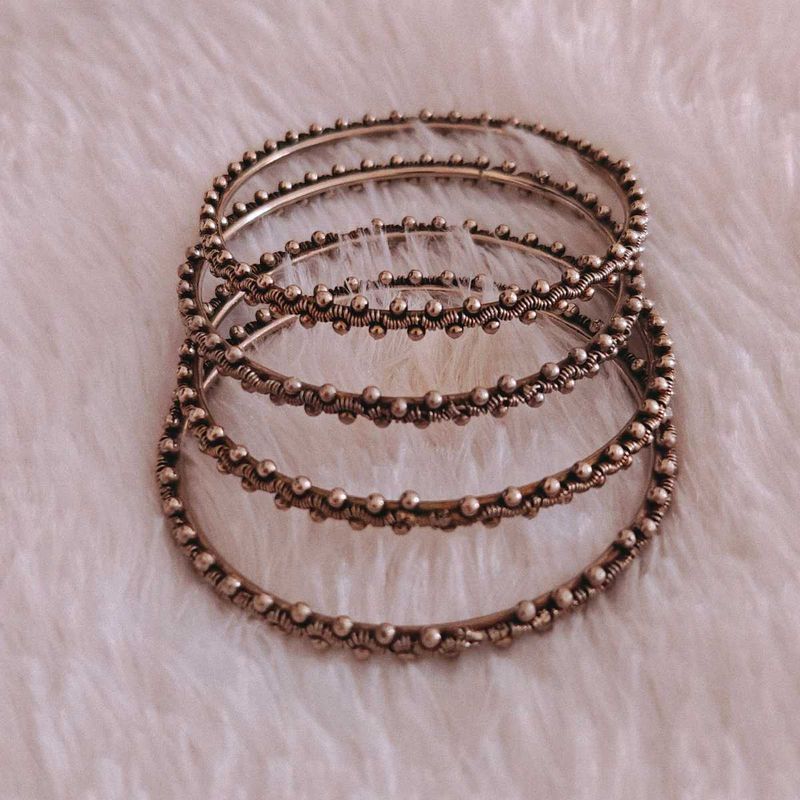 🆕 Set of 4 Vintage Beaded Bangles
