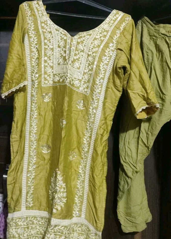 Elegant Embroidered Kurta with Pants