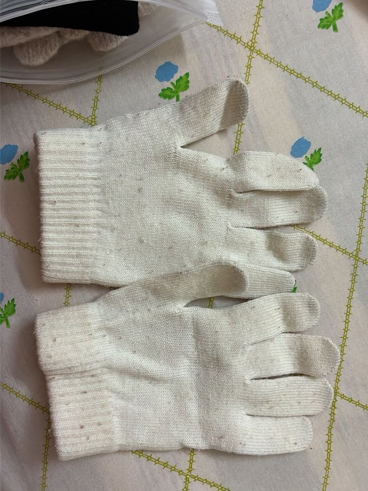 Cozy White Knit Gloves