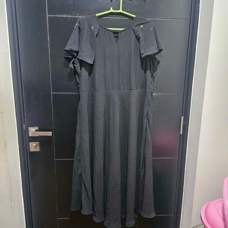 Elegant Black Midi Dress