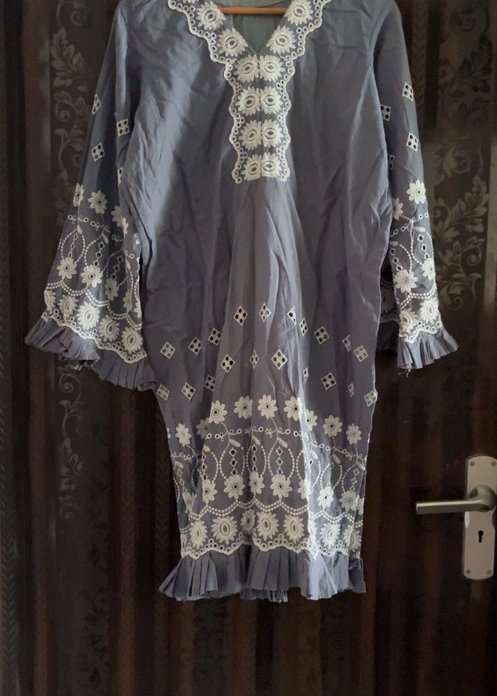 Elegant Grey Kurta with White Embroidery