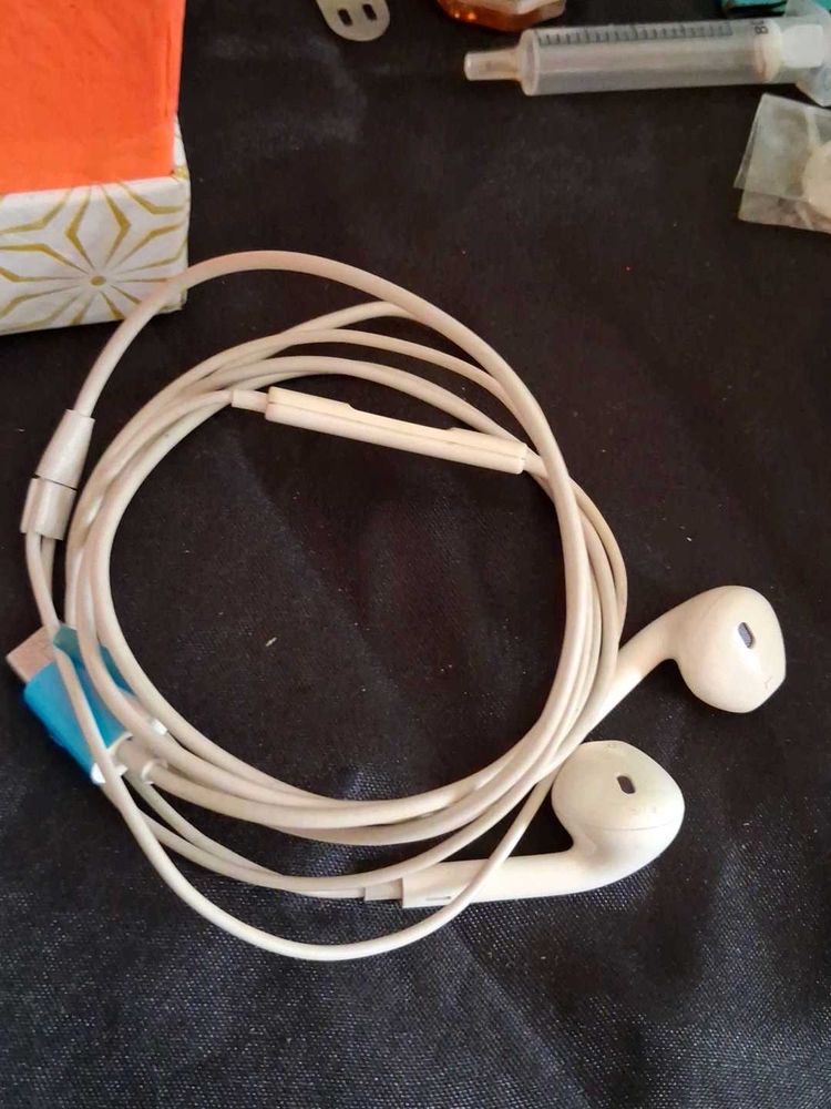 type c earbud