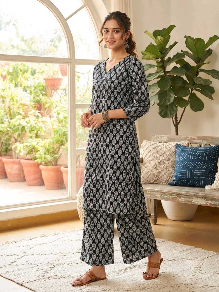 Stylish Black &amp; White Printed Kurta Palazzo Set