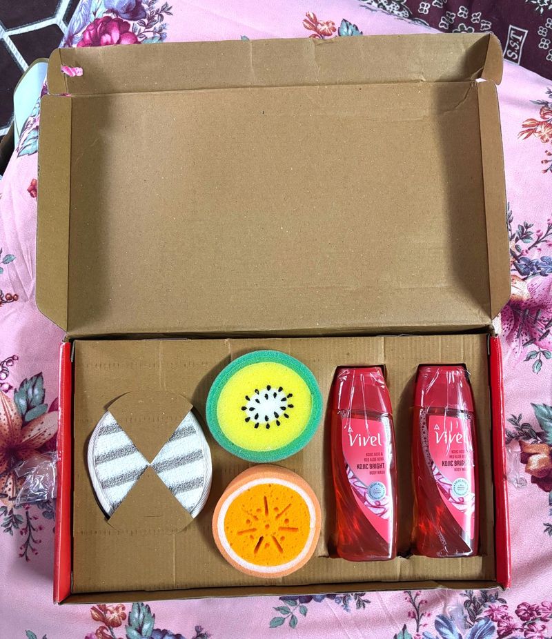 CUTE Vivel Body Wash Set with Aesthetic Sponges