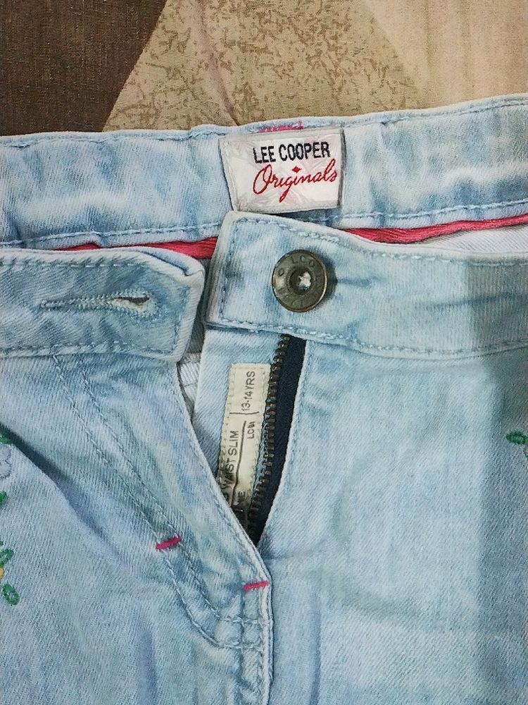 Knee Length Capri Jeans For Girls