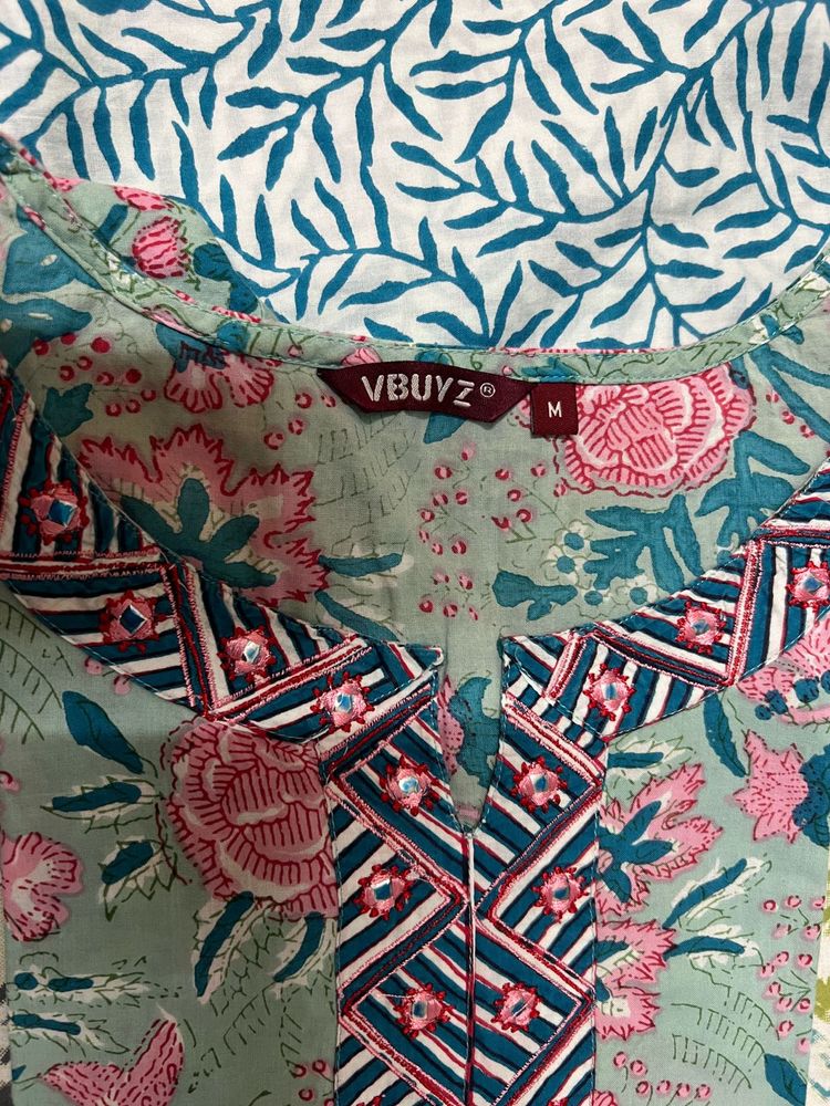 VBUYZ Cotton Kurta with Floral Print