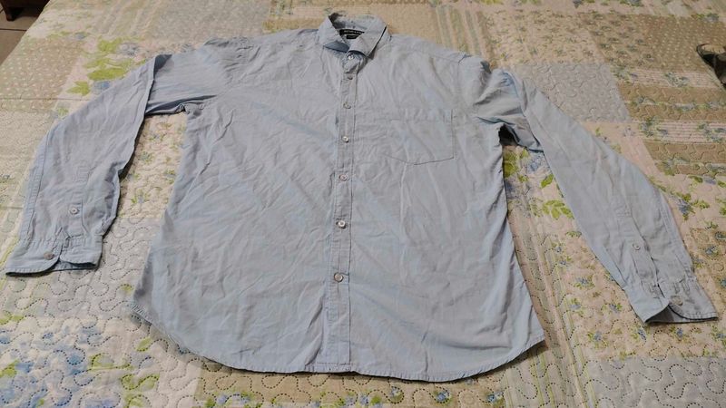 Men's Light Blue Long Sleeve Button-Up Shirt