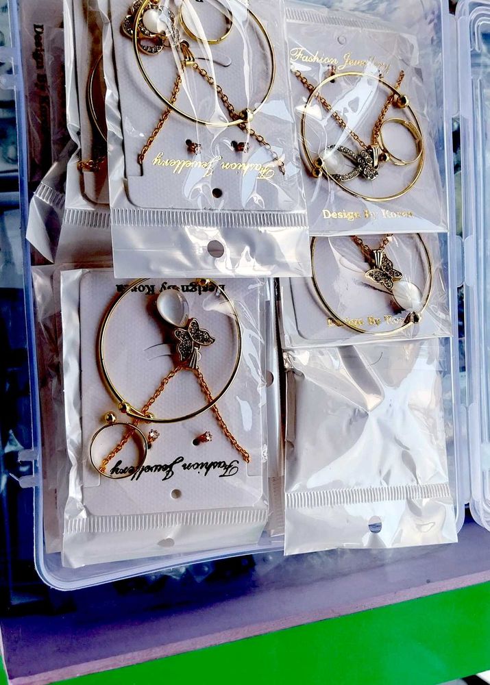 Fashionable Jewellery Set 24 packet