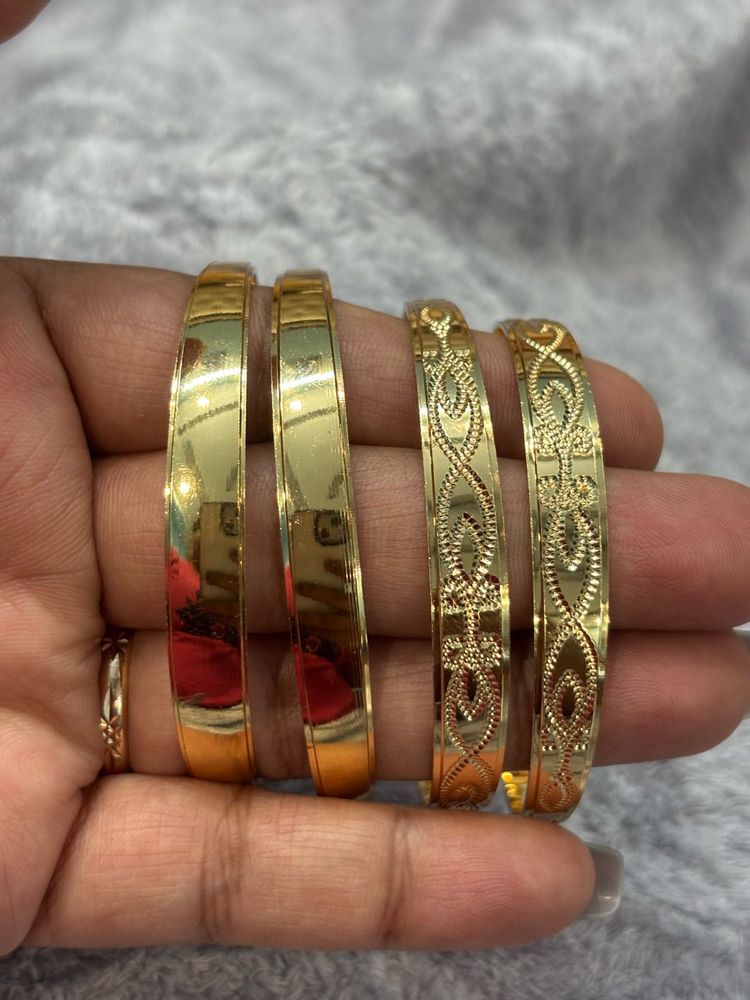 Set of 4 Gold Tone Bangles