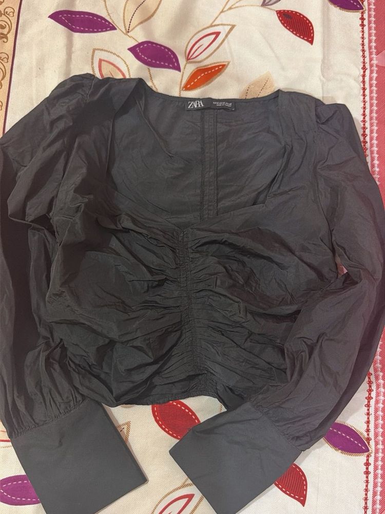 Chic Black Ruched Long Sleeve Top