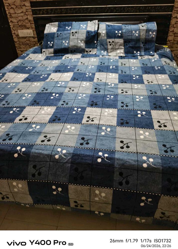 Stylish Blue Checkered Bedsheet Set