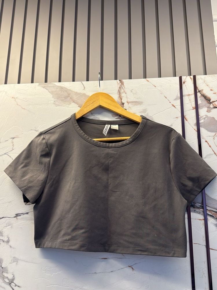 HM Grey Crop T-Shirt