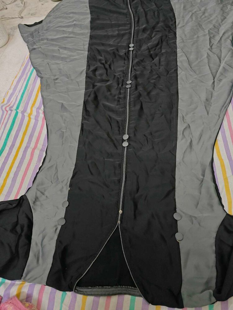 Elegant Grey &amp; Black Abaya