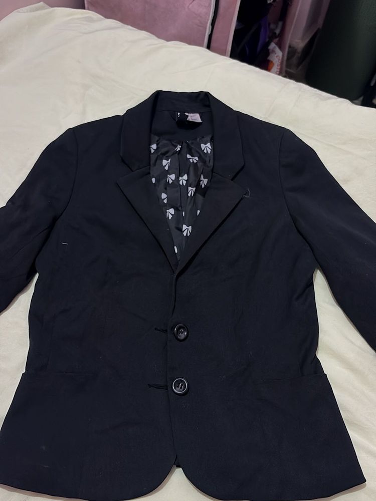 Chic Black Blazer with Bow Lining
