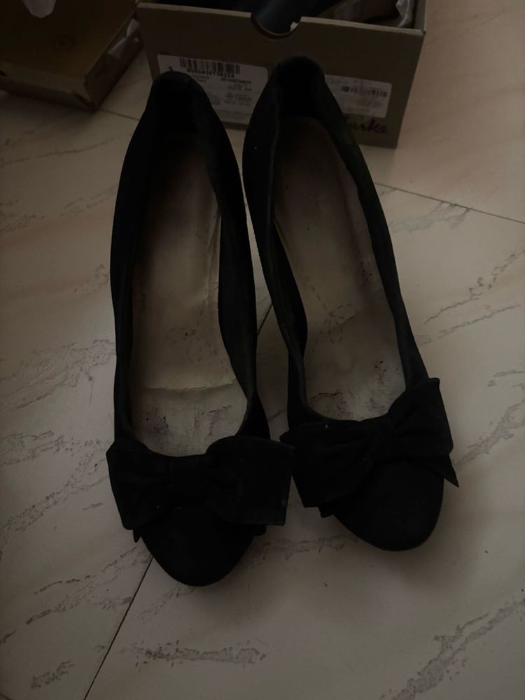 Clarks Soft velvet finish Heels