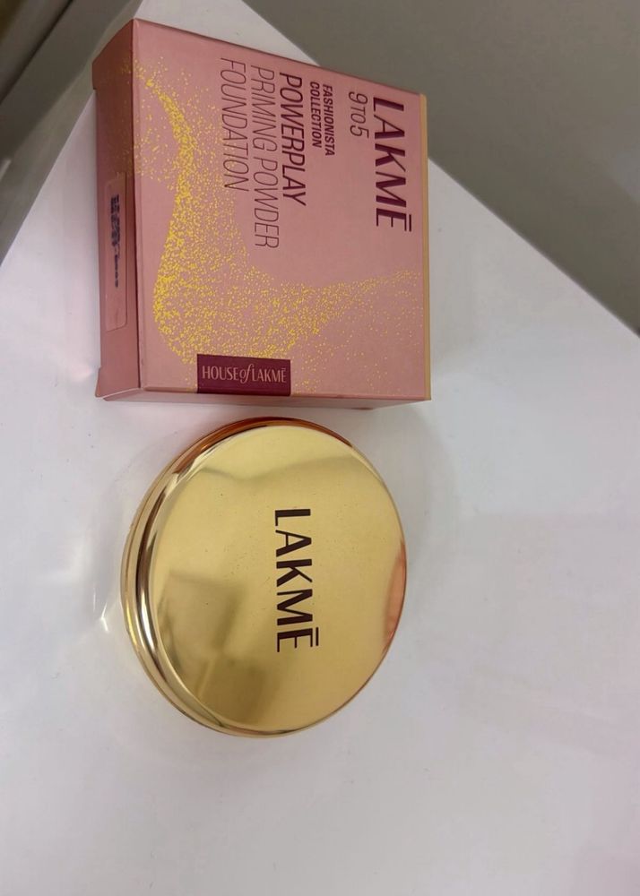 Lakme 9to5 Powerplay Priming Powder Foundation