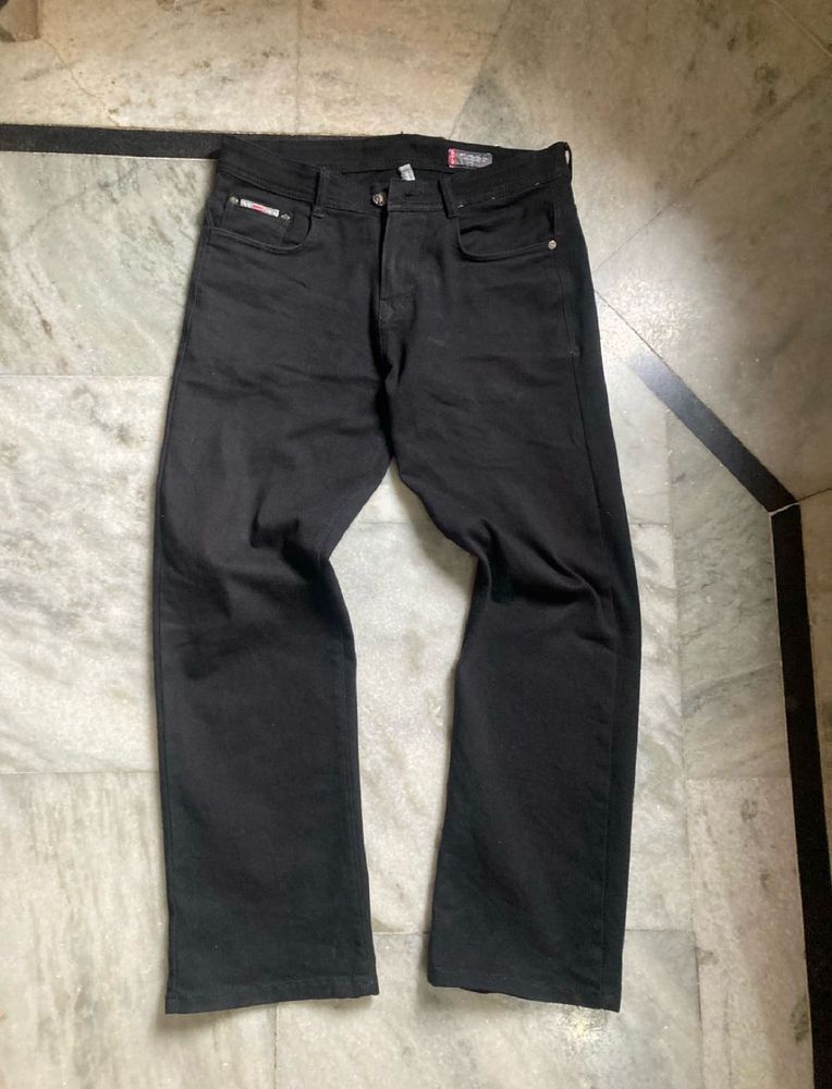 Levis Black stright fit jean