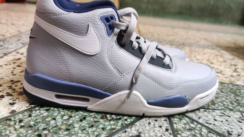 NIKE LEGACY SNRAKER
